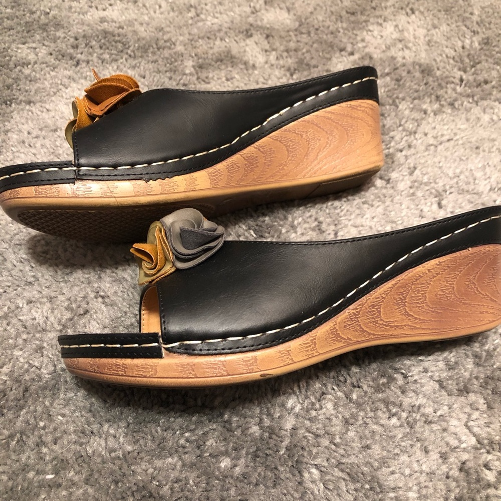 Cute sandals - Picture 2 of 3